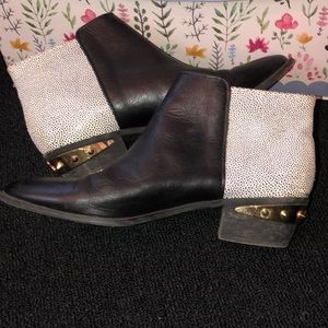 Circus ankle boots by Sam Edelman studded back two tone size 9